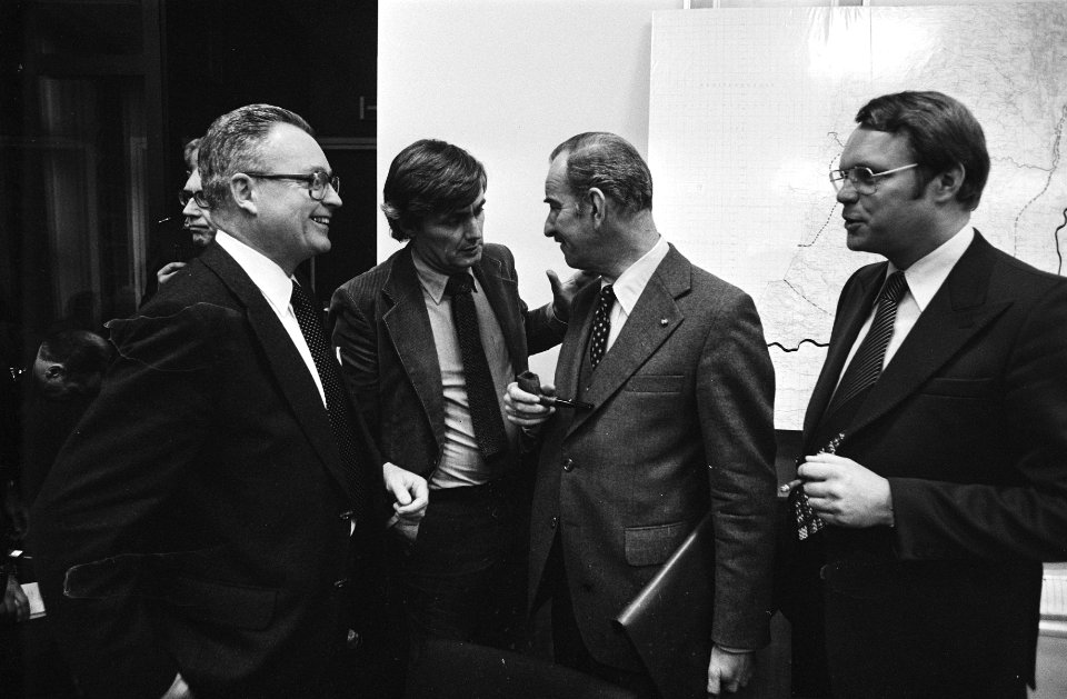 Overleg minister Scholten en Van der Klaauw en defensiecommissie ( Den Haag ) v, Bestanddeelnr 930-0892