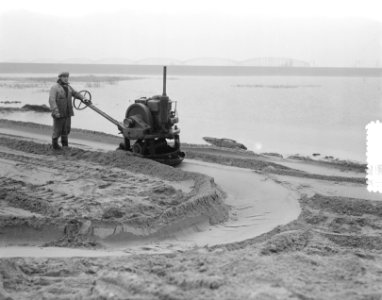 Overstroming spoordijkreparatie Moerdijkbrug zogenaamde verdichten, Bestanddeelnr 905-5599