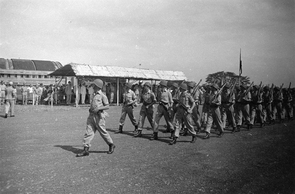 Overdracht van het commando over de Militaire Luchtvaart van kolonel P.J. de Bro, Bestanddeelnr 6886