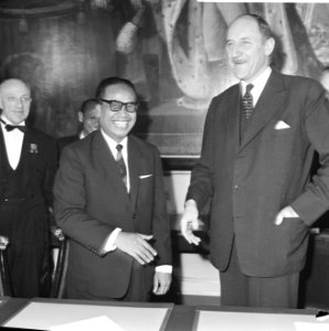 Overeenkomst tussen Nederland en Indonesie getekend op Ministerie van Buitenland, Bestanddeelnr 916-2650