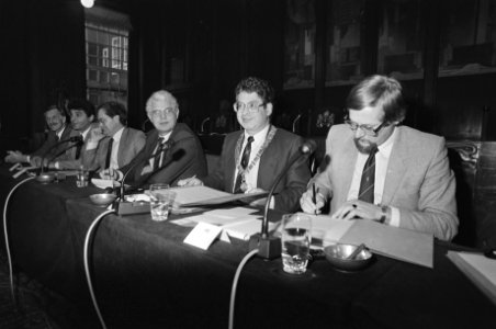 Overeenkomst over de oprichting van de NV Economisch Herstel Zeedijk ondertekend, Bestanddeelnr 933-1663