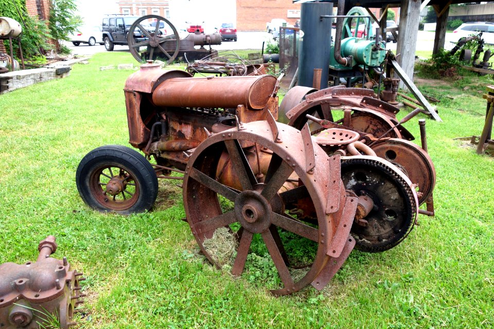 Outdoor display - Oil & Gas Museum - Parkersburg, West Virginia - DSC05565