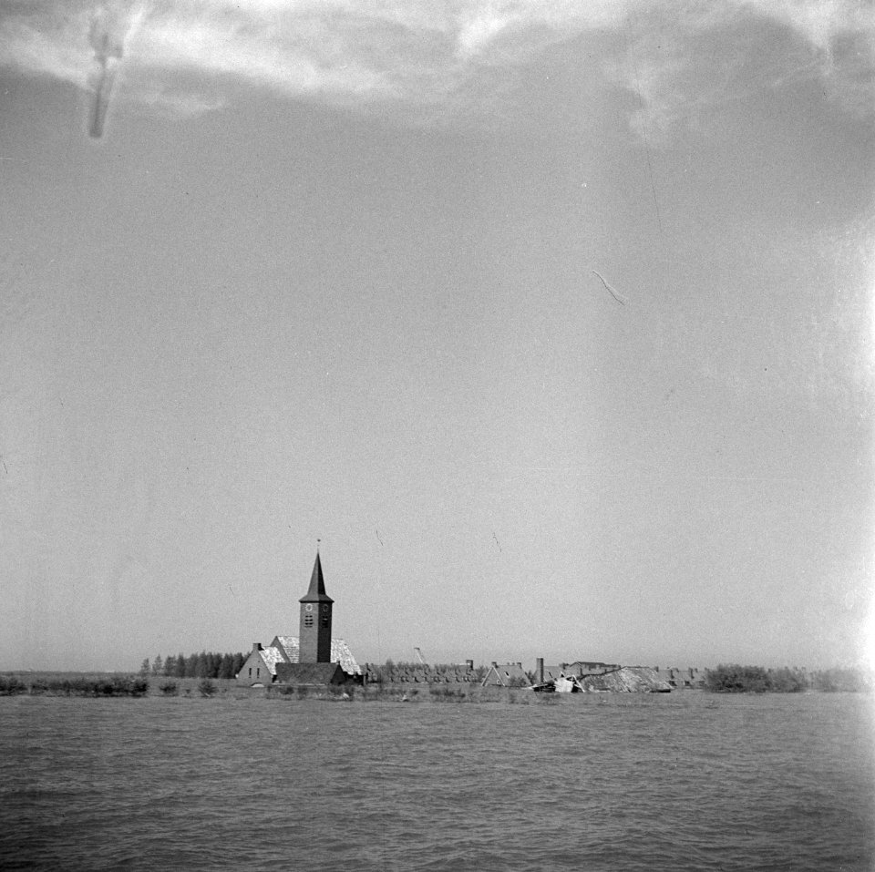 Overstroming van de Wieringmeerpolder. Op 17 april 1945 hebben de Duitsers nog d, Bestanddeelnr 900-3196