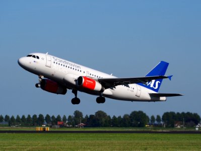 OY-KBR SAS Scandinavian Airlines Airbus A319-131 takeoff from Schiphol (AMS - EHAM), The Netherlands, 16may2014, pic-1