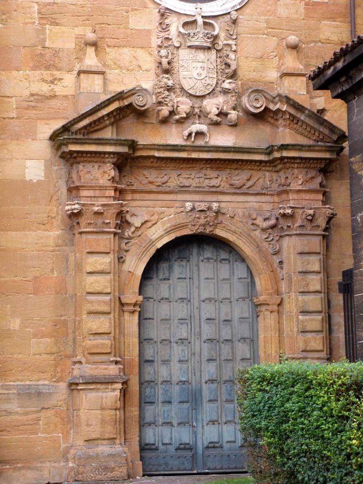 Oviedo - Catedral, puerta de la Capilla de Nuestra Señora del Rey Casto