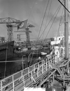 Overdracht tanker bij NDSM (Kenia aan Shell) Amsterdam, Bestanddeelnr 907-0111