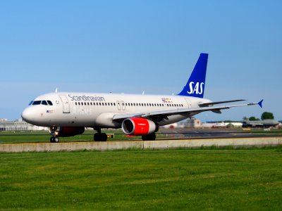 OY-KAO SAS Scandinavian Airlines Airbus A320-232 taxiing at Schiphol (AMS - EHAM), The Netherlands, 18may2014, pic-2