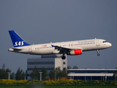 OY-KAW landing at Schiphol (AMS - EHAM), The Netherlands, pic2