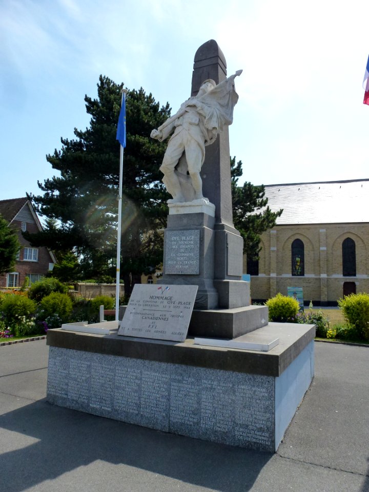 Oye-Plage (Pas-de-Calais) monument aux morts