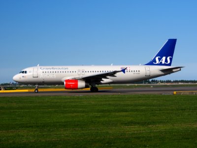 OY-KAO SAS Scandinavian Airlines Airbus A320-232 taxiing at Schiphol (AMS - EHAM), The Netherlands, 18may2014, pic-4