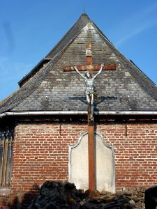 Oxelaëre (Nord, Fr) église, extérieur, calvaire