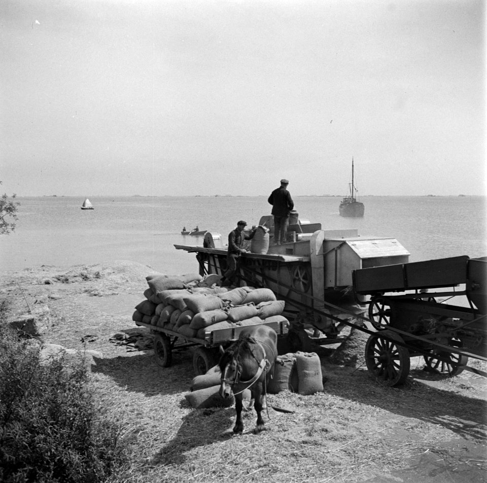 Overstroming van de Wieringmeerpolder. Op 17 april 1945 hebben de Duitsers nog d, Bestanddeelnr 900-3191