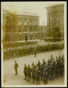 Oxford. Panorama of ... Quad Christ Church College ... is a drill ground by…, Bestanddeelnr 158-1476