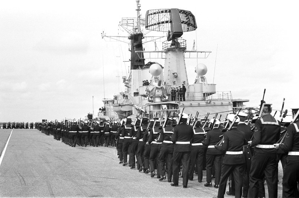 Overzicht festiviteiten aan boord marine vaartuig, Bestanddeelnr 925-5646