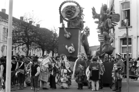 Overzicht van de carnavalsoptocht, Bestanddeelnr 927-0229