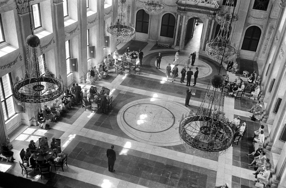 Overzicht van de Burgerzaal in het Paleis op de Dam, Bestanddeelnr 922-5885