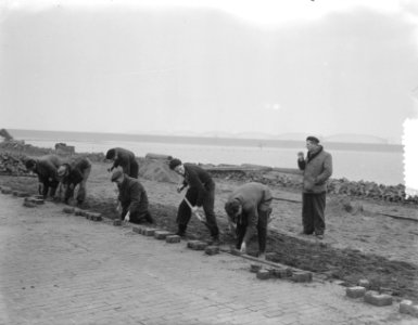 Overstroming spoordijkreparatie Moerdijkbrug. Reparatie bestrating Moerdijk, Bestanddeelnr 905-5604