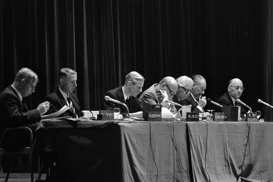 Overzicht van de bestuurstafel, Bestanddeelnr 927-0207