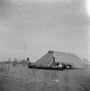 Overstroming van de Wieringmeerpolder. Op 17 april 1945 hebben de Duitsers nog d, Bestanddeelnr 900-3195