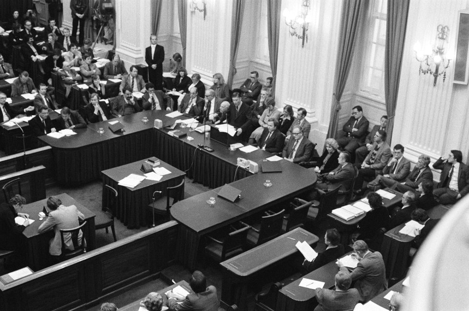 Overzicht van de vergaderzaal tijdens het voorlezen van de regeringsverklaring, Bestanddeelnr 931-8053