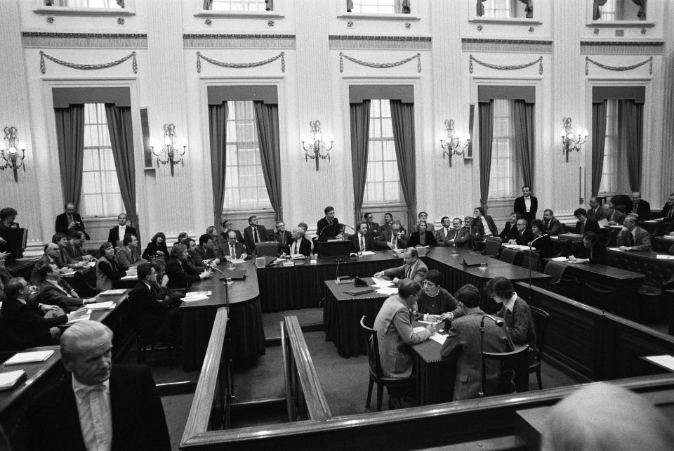 Overzicht van de vergaderzaal tijdens het voorlezen van de regeringsverklaring, Bestanddeelnr 931-8051