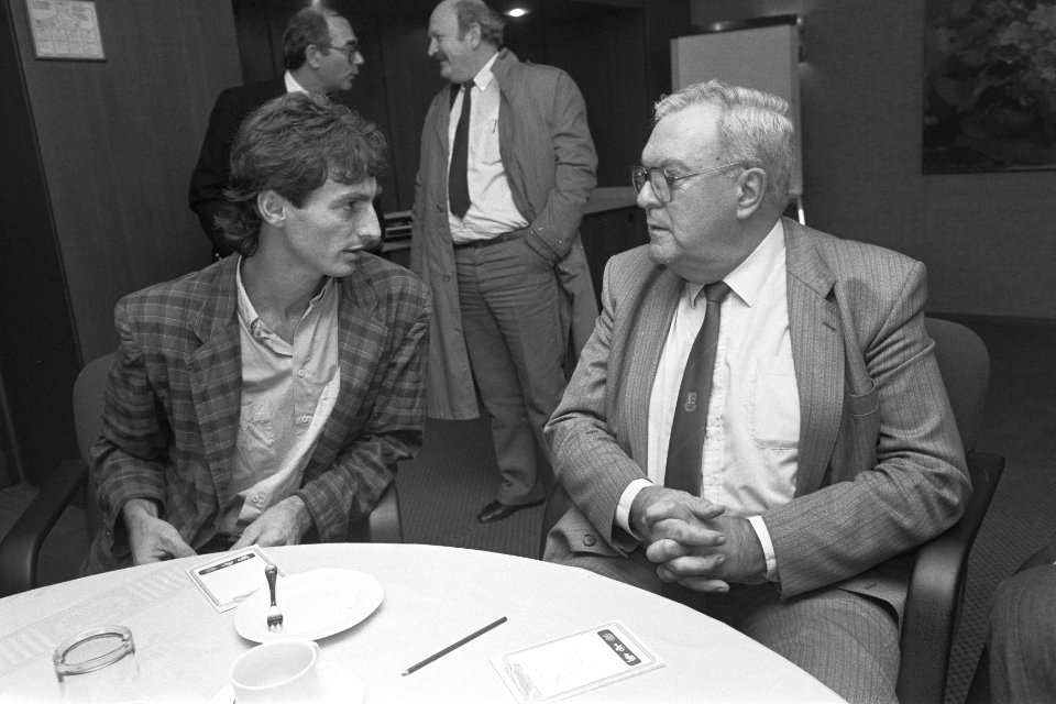 Overleg werkgevers en bonden over Amsterdam stukgoed Paul Rosenmoller (l) in ge, Bestanddeelnr 934-1335