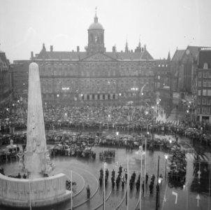 Overzicht Dam tijdens herdenking des avonds, Bestanddeelnr 919-1111