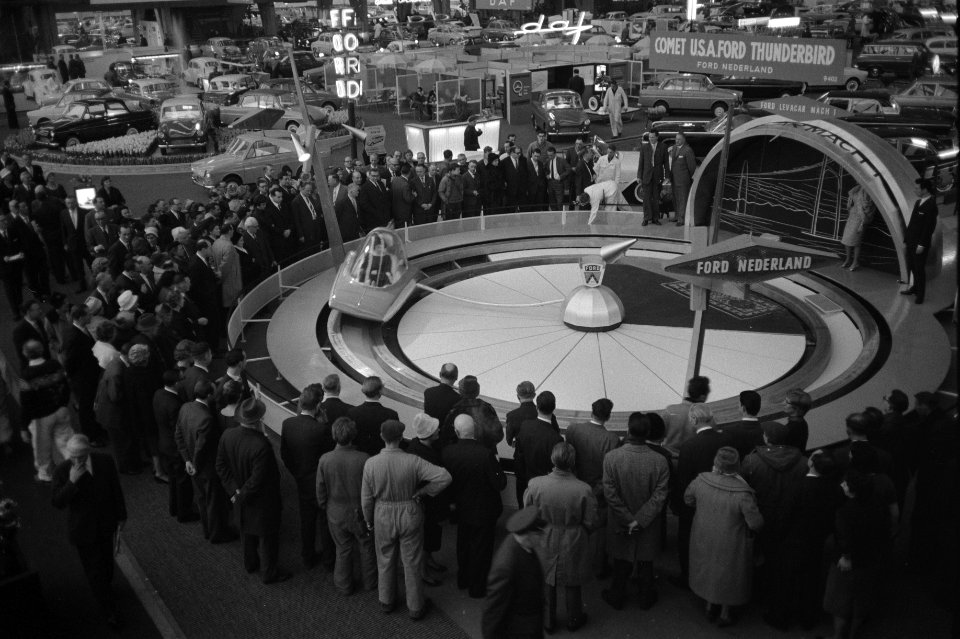 Overzicht van de autotentoonstelling in de RAI, Bestanddeelnr 912-0421