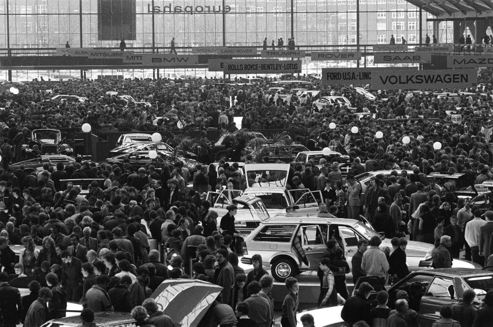 Overzicht over het publiek dat de tentoonstelling bezoekt, Bestanddeelnr 931-3084
