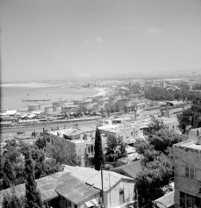 Overzicht van de stad Haifa en de haven, gezien vanaf het Karmelgebergte, Bestanddeelnr 255-2072