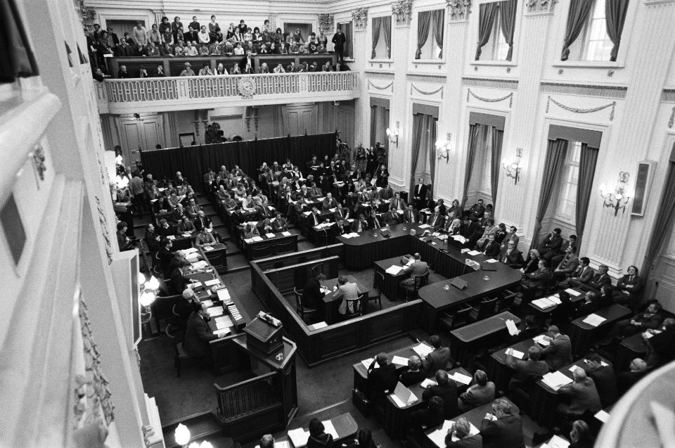 Overzicht van de vergaderzaal tijdens het voorlezen van de regeringsverklaring, Bestanddeelnr 931-8052