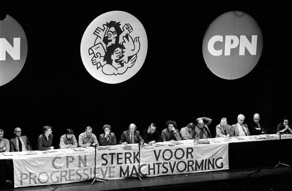 Overzicht van de tafel met het partijbestuur, Bestanddeelnr 932-4187