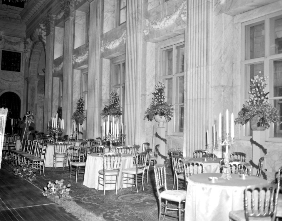 Overzicht dinerzaal Amstel-hotel, Bestanddeelnr 913-8406