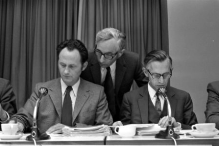 Overleg Ministers en bedrijfsleven over sociaal contract, nummer 20A v.l.n.r. Bo, Bestanddeelnr 925-9732