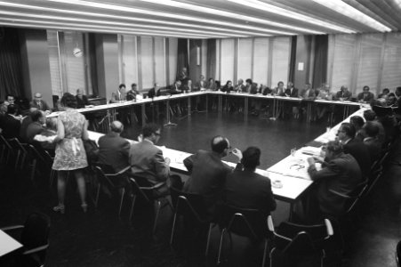 Overleg regering en bedrijfsleven in Den Haag , overzicht, Bestanddeelnr 925-7175