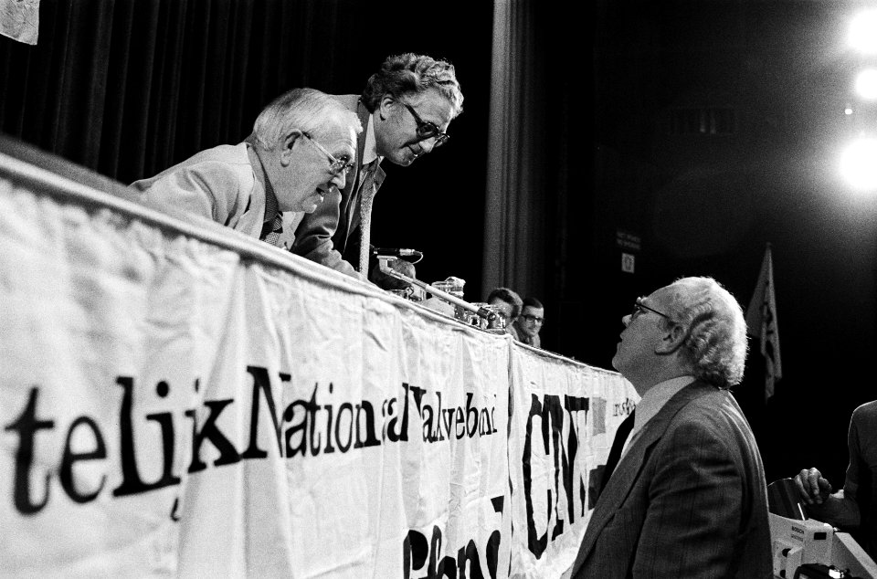 Overleg tussen Wieringa, V.d. Meulen en minister Albeda, Bestanddeelnr 930-3169