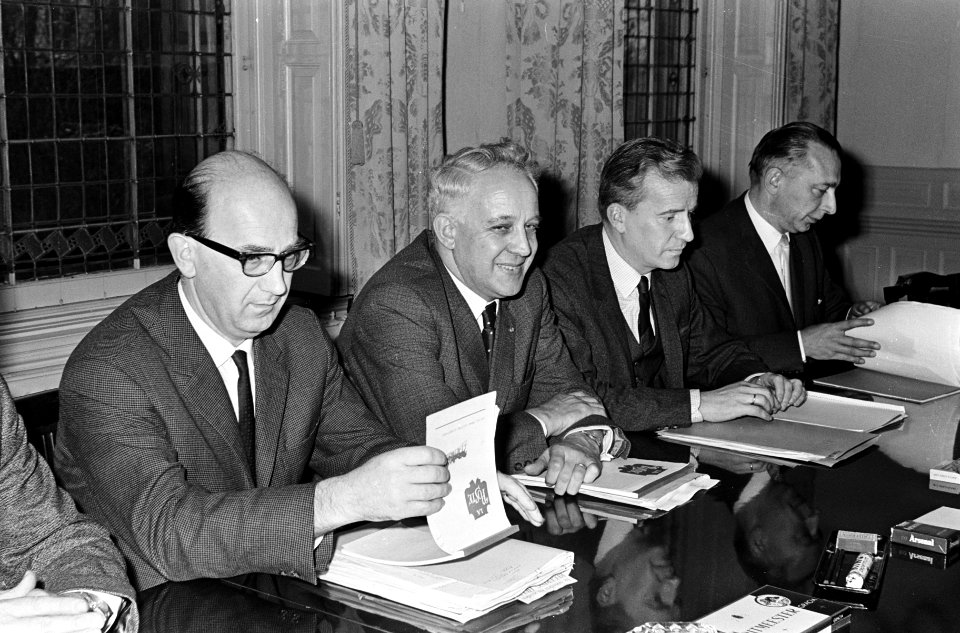 Overleg regering vertegenwoordigers werknemersorganisaties Den Haag, Vakbonden, , Bestanddeelnr 920-0155