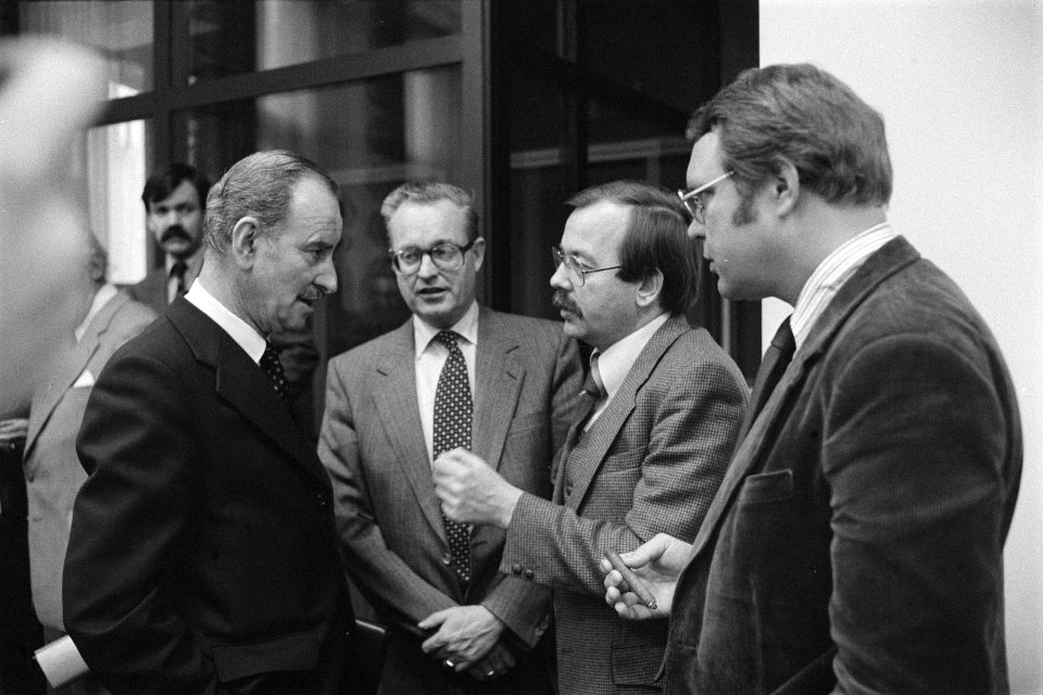 Overleg tussen de ministers Van der Klaauw (Buitenlandse Zaken) en Scholten (De…, Bestanddeelnr 930-5709