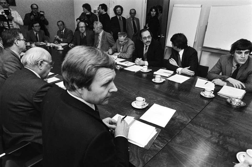Overleg tussen bonden en minister Den Uyl en Terlouw in verband met de OGEM. Bee, Bestanddeelnr 931-9314