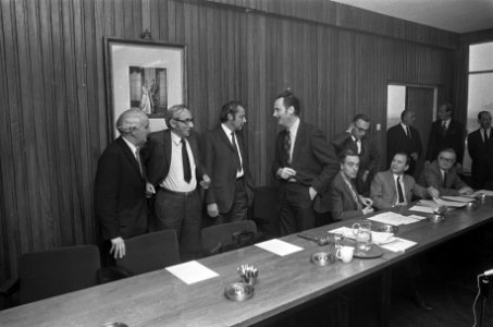 Overleg tussen regeringsdelegatie en vakcentrales over te voeren loon- en prijsb, Bestanddeelnr 925-2026