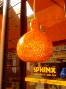 Ozdoba w ogródku restauracji Sphinx w Toruniu