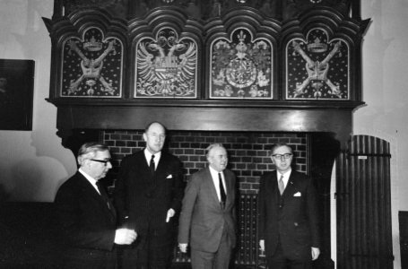 Overleg tussen Engeland en Nederland te Den Haag , v.l.n Brown, Luns, Wilson en , Bestanddeelnr 920-1156