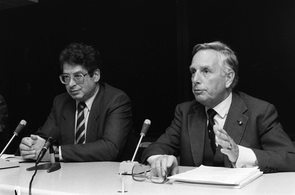 Overleg burgemeester van Thijn (Adam) en minister van Justitie Korthals Altes ov, Bestanddeelnr 933-7409