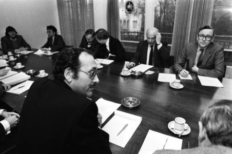 Overleg tussen bonden en minister Den Uyl en Terlouw in verband met de OGEM. Bee, Bestanddeelnr 931-9313