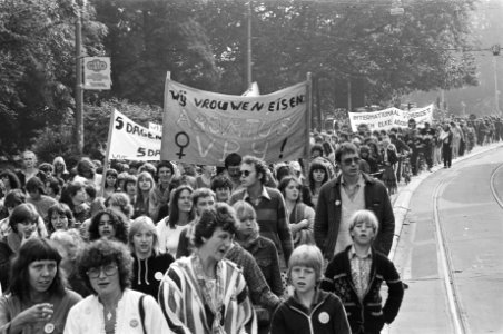Overzicht van de demonstratie (georganiseerd door Wij vrouwen eisen ), Bestanddeelnr 931-0435