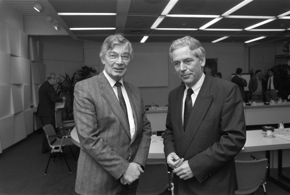 Overleg metaal-cao FNV onderhandelaar Rijkse (l) en FME voorzitter drs. J. Blan, Bestanddeelnr 934-1364