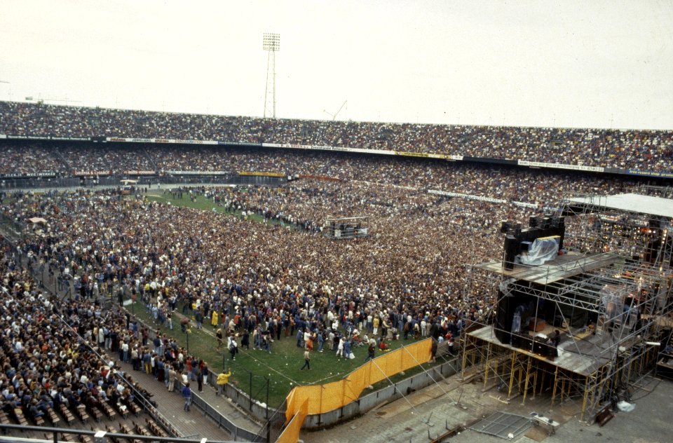Overzicht Feijenoord stadion tijdens popconcert Simon & Garfunkel, Bestanddeelnr 253-8770