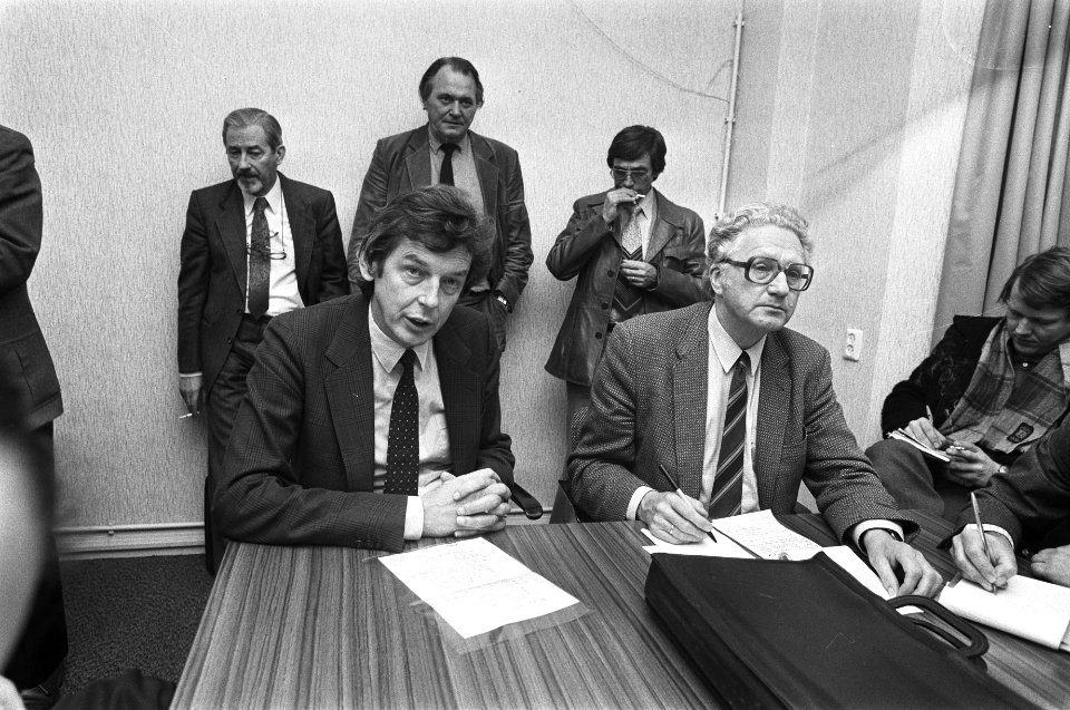 Overleg Den Uyl , staatssecretaris Dales en werkgevers delegatie en werknemersde, Bestanddeelnr 932-0448