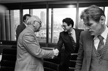 Overleg in Den Haag tussen ambtenarenorganisaties en minister Van Thijn (BiZa). , Bestanddeelnr 931-9213