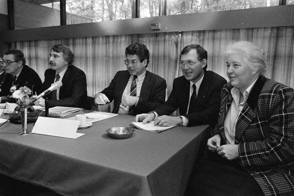 Overleg burgemeesters en bestuur betaald voetbal vlnr Borrie (Eindhoven), van , Bestanddeelnr 933-8062
